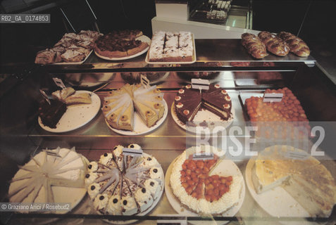 ALTO ADIGE (SUDTIROL), BOLZANO  : GASTRONOMIA - © 2002 Graziano Arici/Rosebud2 / GEO / MERCATO /