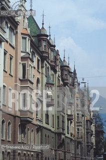 ALTO ADIGE (SUDTIROL), BOLZANO  : UNA VIA DEL CENTRO  - © 2002 Graziano Arici/Rosebud2 / GEO /