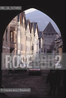 ALTO ADIGE (SUDTIROL), BOLZANO, GLORENZA (GLURNS)  : UNA VIA DEL CENTRO  - © 2002 Graziano Arici/Rosebud2 / GEO /