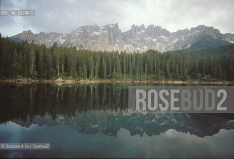 ALTO ADIGE (SUDTIROL), BOLZANO, LAGO DI CAREZZA (KARERSEE) CON IL MASSICCIO DEL LATEMAR  :   - © 2002 Graziano Arici/Rosebud2 / GEO / MONTAGNA
