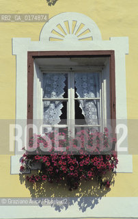 ALTO ADIGE (SUDTIROL), BOLZANO, ORTISEI  (ST.ULRICH) : FINESTRA  :   - © 2002 Graziano Arici/Rosebud2 / GEO