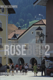 ALTO ADIGE (SUDTIROL), BOLZANO, ORTISEI  (ST.ULRICH) : STRADA DEL CENTRO  :   - © 2002 Graziano Arici/Rosebud2 / GEO