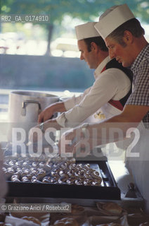 ALTO ADIGE (SUDTIROL), (BOLZANO), MERANO (MERAN) :SAGRA  - © 2002 Graziano Arici/Rosebud2 / GEO / GASTRONOMIA