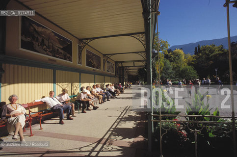 ALTO ADIGE (SUDTIROL), (BOLZANO), MERANO (MERAN) :SAGRA  - © 2002 Graziano Arici/Rosebud2 / GEO / GASTRONOMIA