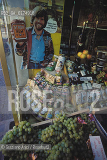 ALTO ADIGE (SUDTIROL), (BOLZANO), MERANO (MERAN) : PUBBLICITA  - © 2002 Graziano Arici/Rosebud2 / GEO / GASTRONOMIA / REINHOLD MESSNER