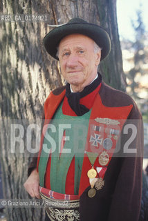 ALTO ADIGE (SUDTIROL), (BOLZANO), MERANO (MERAN) : SCHUETZEN - © 2002 Graziano Arici/Rosebud2 / GEO / PROBLEMA ALTOATESINO