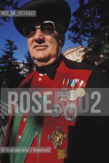 ALTO ADIGE (SUDTIROL), (BOLZANO), MERANO (MERAN) : SCHUETZEN - © 2002 Graziano Arici/Rosebud2 / GEO / PROBLEMA ALTOATESINO