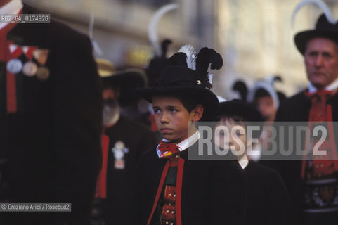 ALTO ADIGE (SUDTIROL), (BOLZANO), MERANO (MERAN) :SCHUETZEN - © 2002 Graziano Arici/Rosebud2 / GEO / PROBLEMI ALTOATESINO