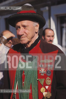 ALTO ADIGE (SUDTIROL), (BOLZANO), MERANO (MERAN) :  SFILATA DI SCHUETZEN - © 2002 Graziano Arici/Rosebud2 / GEO / PROBLEMA ALTOATESINO