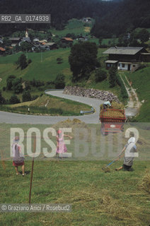 ALTO ADIGE (SUDTIROL), BOLZANO, VAL PASSIRIA  - © 2002 Graziano Arici/Rosebud2 / GEO / CAMPAGNA