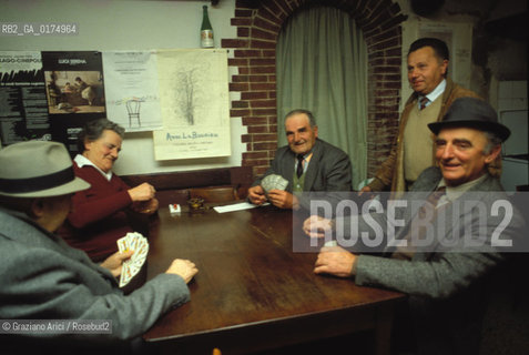 VENETO, ASOLO ( TREVISO) :  OSTERIA  © 2002 Graziano Arici/Rosebud2 / GEO / CARTE / GIOCO