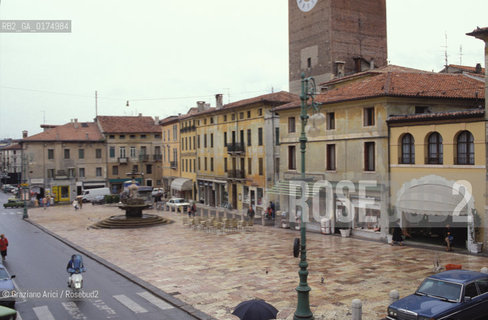 VENETO, BASSANO (VICENZA) : PIAZZA GARIBALDI -  © 2002 Graziano Arici/Rosebud2 / GEO /