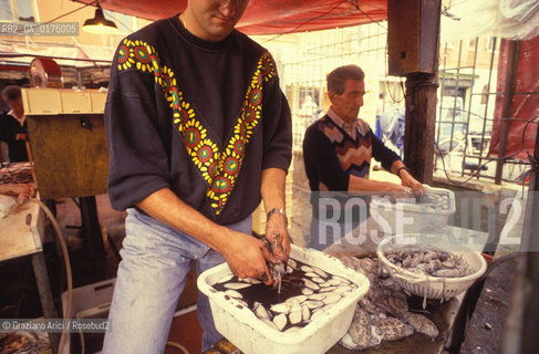VENETO, CHIOGGIA  (VENEZIA) : MERCATO DEL PESCE -  © 2002 Graziano Arici/Rosebud2 / GEO /