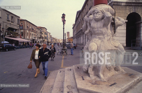 VENETO, CHIOGGIA  (VENEZIA) : CORSO DEL POPOLO -  © 2002 Graziano Arici/Rosebud2 / GEO /