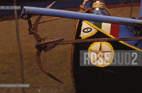 VENETO, CHIOGGIA  (VENEZIA) : BARCHE DA PESCA NEL CANALE S.DOMENICO  -  © 2002 Graziano Arici/Rosebud2 / GEO /