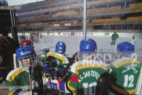 VENETO, CORTINA DAMPEZZO  (BELLUNO) :STADIO DEL GHIACCIO  -  © 2002 Graziano Arici/Rosebud2 / GEO / NEVE