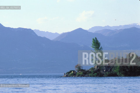 VENETO, LAGO DI GARDA (VERONA) : PUNTA S.VIGILIO  -  © 2002 Graziano Arici/Rosebud2 / GEO /