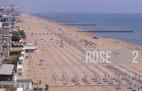 VENETO, SPIAGGIA DI JESOLO (VENEZIA) :  -  © 2002 Graziano Arici/Rosebud2 / GEO / MARE