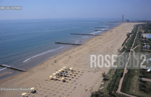 VENETO, SPIAGGIA DI JESOLO (VENEZIA) :  -  © 2002 Graziano Arici/Rosebud2 / GEO / MARE