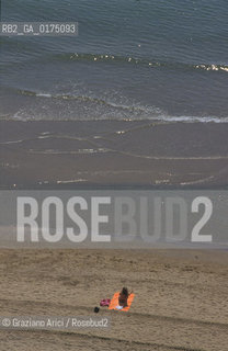 VENETO, SPIAGGIA DI JESOLO (VENEZIA) :  -  © 2002 Graziano Arici/Rosebud2 / GEO / MARE