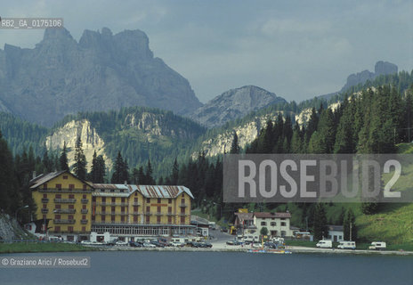 VENETO,LAGO DI MISURINA  (BELLUNO) :  -  © 2002 Graziano Arici/Rosebud2 / GEO /
