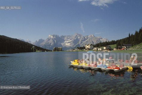 VENETO,LAGO DI MISURINA  (BELLUNO) :  -  © 2002 Graziano Arici/Rosebud2 / GEO /