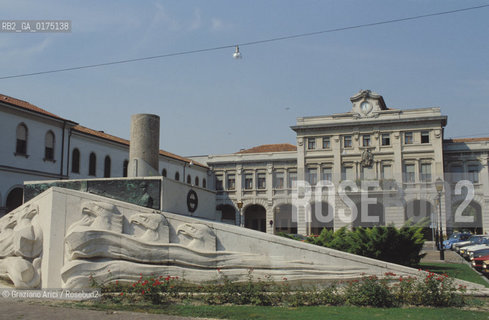 VENETO, S,DONA DI PIAVE  (VENEZIA) PIAZZA -  © 2002 Graziano Arici/Rosebud2 / GEO