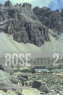 VENETO,SENTIERO PER LE  TRE CIME DI LAVAREDO   (BELLUNO)  -  © 2002 Graziano Arici/Rosebud2 / GEO / MONTAGNA