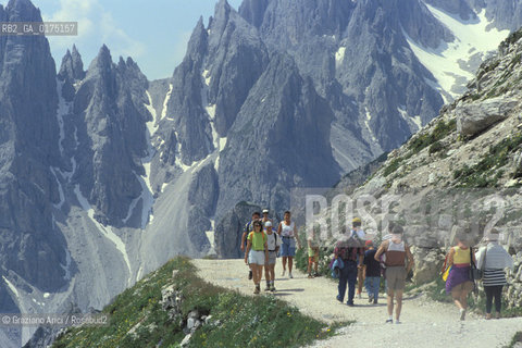VENETO,SENTIERO PER LE  TRE CIME DI LAVAREDO   (BELLUNO)  -  © 2002 Graziano Arici/Rosebud2 / GEO / MONTAGNA