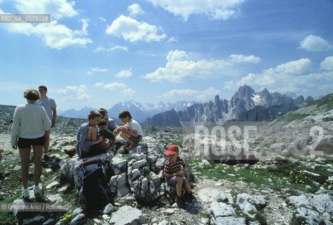 VENETO,SENTIERO PER LE  TRE CIME DI LAVAREDO   (BELLUNO)  -  © 2002 Graziano Arici/Rosebud2 / GEO / MONTAGNA