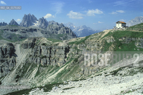 VENETO,SENTIERO PER LE  TRE CIME DI LAVAREDO   (BELLUNO)  -  © 2002 Graziano Arici/Rosebud2 / GEO / MONTAGNA