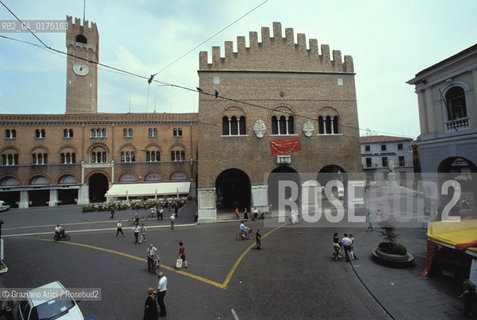 VENETO,TREVISO : PIAZZA DEI SIGNORI  -  © 2002 Graziano Arici/Rosebud2 / GEO