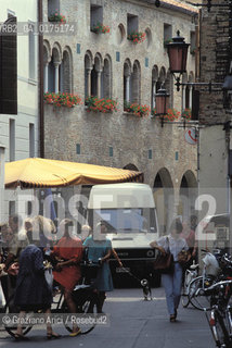 VENETO,TREVISO :STRADINA DEL CENTRO  -  © 2002 Graziano Arici/Rosebud2 / GEO