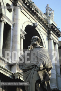 VENETO, VICENZA :PIAZZA DEI SIGNORI - MONUMENTO A PALLADIO  -  © 2002 Graziano Arici/Rosebud2 / GEO / ARCHITETTURA