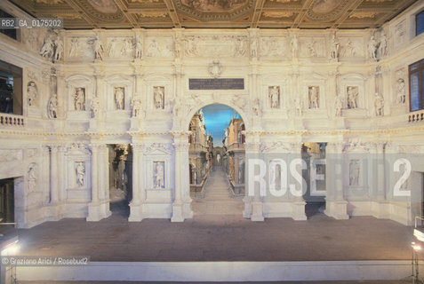 VENETO, VICENZA :TEATRO OLIMPICO   -  © 2002 Graziano Arici/Rosebud2 / GEO / PALLADIO / SCAMOZZI / ARCHITETTURA