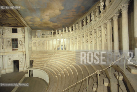 VENETO, VICENZA :TEATRO OLIMPICO   -  © 2002 Graziano Arici/Rosebud2 / GEO / PALLADIO / SCAMOZZI / ARCHITETTURA