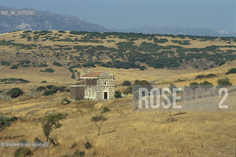 SARDEGNA, CASTELSARDO (SASSARI): CHIESA DI S.PIETRO DI SIMBRANOS O DELLE IMMAGINI  ©Graziano Arici/Rosebud2 / GEO / ARCHITETTURA PISANA /
