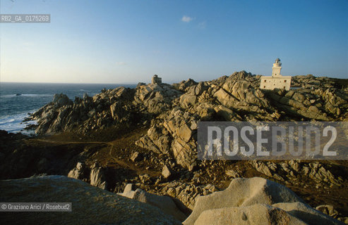 SARDEGNA, S.TERESA DI GALLURA (SASSARI): IL FARO A CAPO TESTA  ©Graziano Arici/Rosebud2 / GEO / MARE / ROCCIA