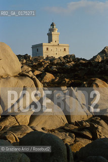 SARDEGNA, S.TERESA DI GALLURA (SASSARI): IL FARO A CAPO TESTA  ©Graziano Arici/Rosebud2 / GEO / MARE / ROCCIA