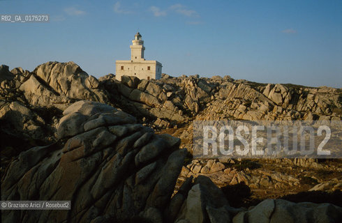 SARDEGNA, S.TERESA DI GALLURA (SASSARI): IL FARO A CAPO TESTA  ©Graziano Arici/Rosebud2 / GEO / MARE / ROCCIA