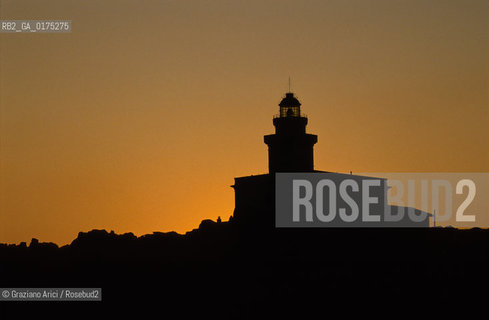 SARDEGNA, S.TERESA DI GALLURA (SASSARI): IL FARO A CAPO TESTA  ©Graziano Arici/Rosebud2 / GEO / MARE / ROCCIA