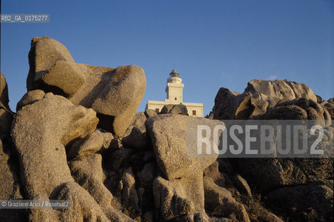 SARDEGNA, S.TERESA DI GALLURA (SASSARI): IL FARO A CAPO TESTA  ©Graziano Arici/Rosebud2 / GEO / MARE / ROCCIA