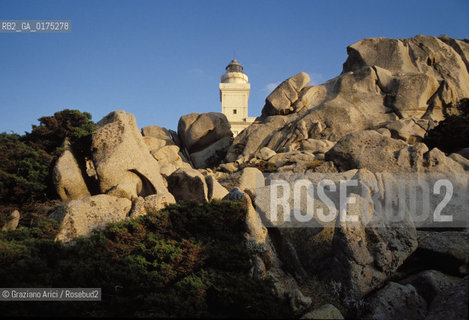 SARDEGNA, S.TERESA DI GALLURA (SASSARI): IL FARO A CAPO TESTA  ©Graziano Arici/Rosebud2 / GEO / MARE / ROCCIA