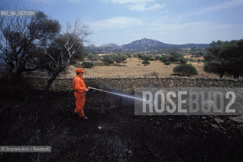 SARDEGNA, S.TERESA DI GALLURA (SASSARI): INCENDIO IN GALLURA  ©Graziano Arici/Rosebud2 / GEO / POMPIERE / VIGILE DEL FUOCO