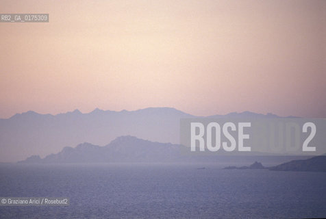 SARDEGNA, ISOLA ROSSA (SASSARI)  ©Graziano Arici/Rosebud2 / GEO / MARE / ROCCIA /