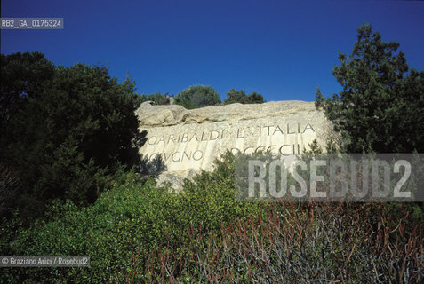 SARDEGNA, ARCIPELAGO DELLA MADDALENA: ISOLA CAPRERA (SASSARI)  © 2002 Graziano Arici/Rosebud2 / GEO / MARE / ROCCIA / TOMBA DI GARIBALDI