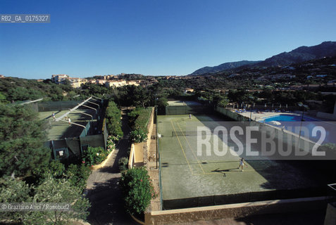 SARDEGNA, COSTA SMERALDA : TENNIS CLUB PORTO CERVO (SASSARI)  © 2002 Graziano Arici/Rosebud2 / GEO / MARE / ROCCIA