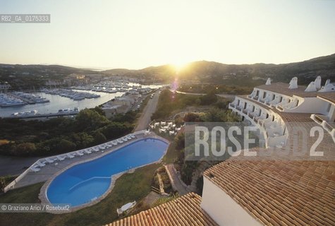 SARDEGNA, COSTA SMERALDA :  PORTO CERVO (SASSARI)  © 2002 Graziano Arici/Rosebud2 / GEO / MARE / PISCINA