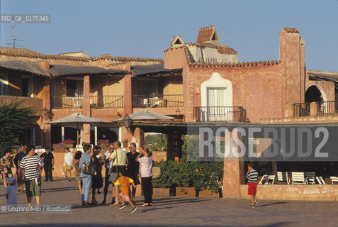 SARDEGNA, COSTA SMERALDA :  PORTO CERVO: LA PIAZZETTA (SASSARI)  © 2002 Graziano Arici/Rosebud2 / GEO