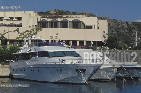 SARDEGNA, COSTA SMERALDA :  PORTO CERVO . YACHT CLUB (SASSARI)  © 2002 Graziano Arici/Rosebud2 / GEO / MARE